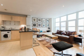 Central Home with Parking near Waterloo & St Thomas & Big Ben & Parliament
